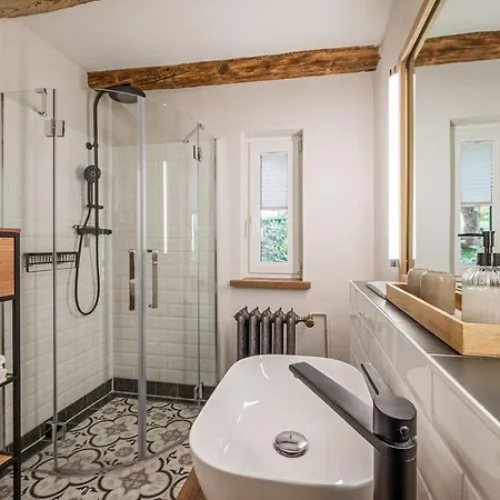 Grosse Use Apartment